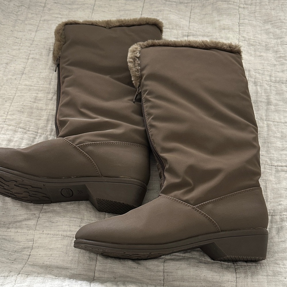 Trotters Winter Boots with Faux Fur Trim